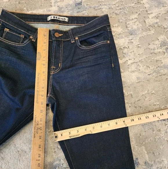 NWT J Brand Curvy Fit Skinny darkwash jeans. Women's size 30.